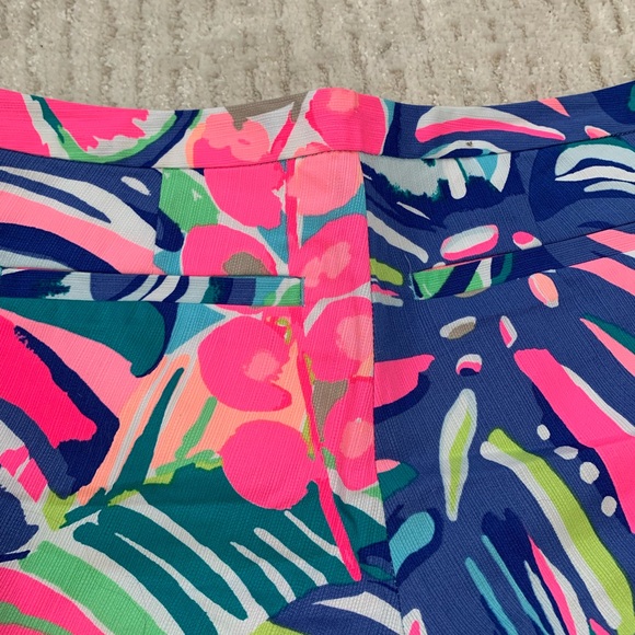 Lilly Pulitzer Magnolia 5”‎ Shorts in the Multi Exotic Garden print. EUC! Size 4 - Picture 6 of 13